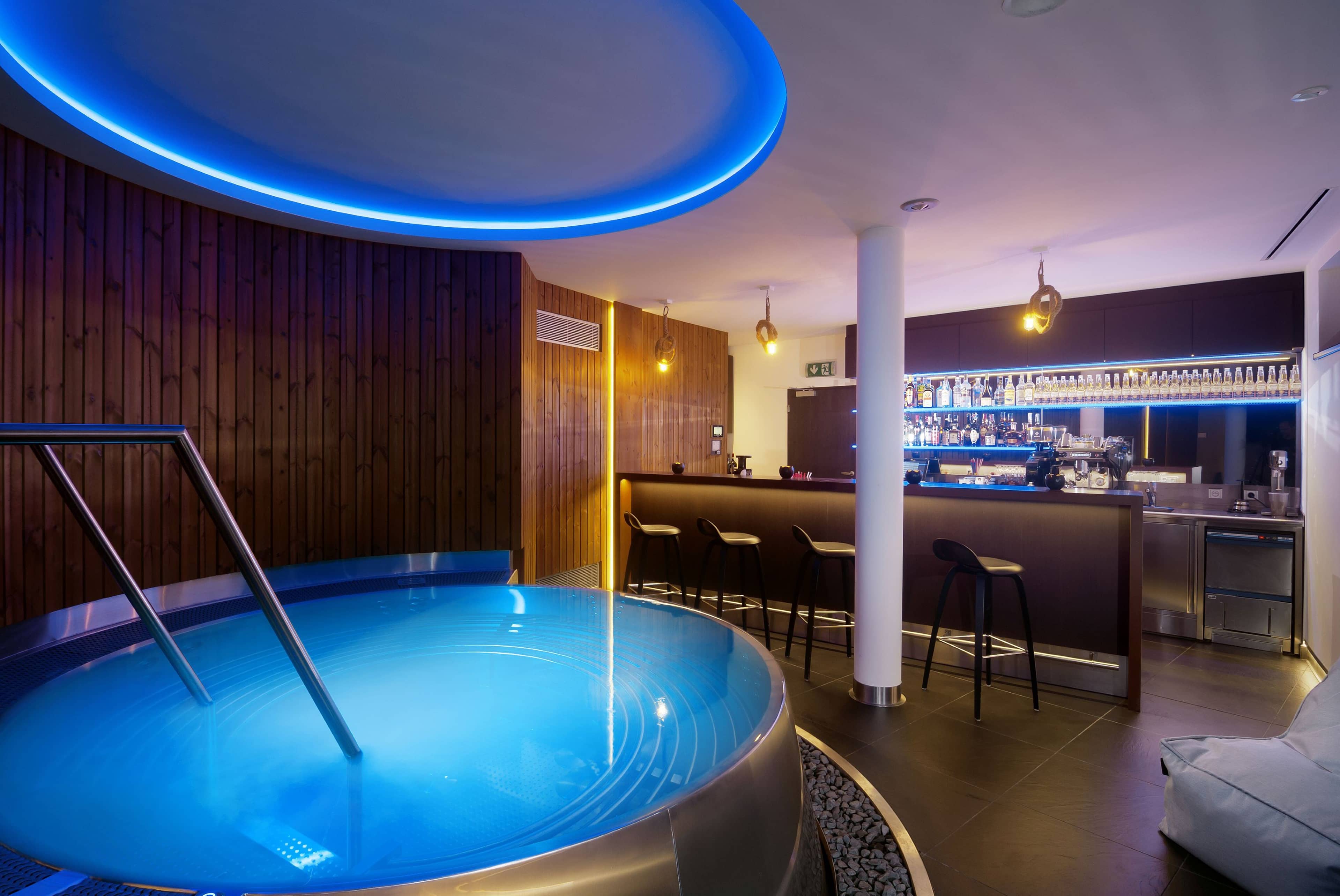 Гидромассажный бассейн из нержавеющей стали IMAGINOX в отеле «Bedřiška»