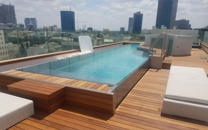Střešní infinity pool IMAGINOX v Tel Avivu