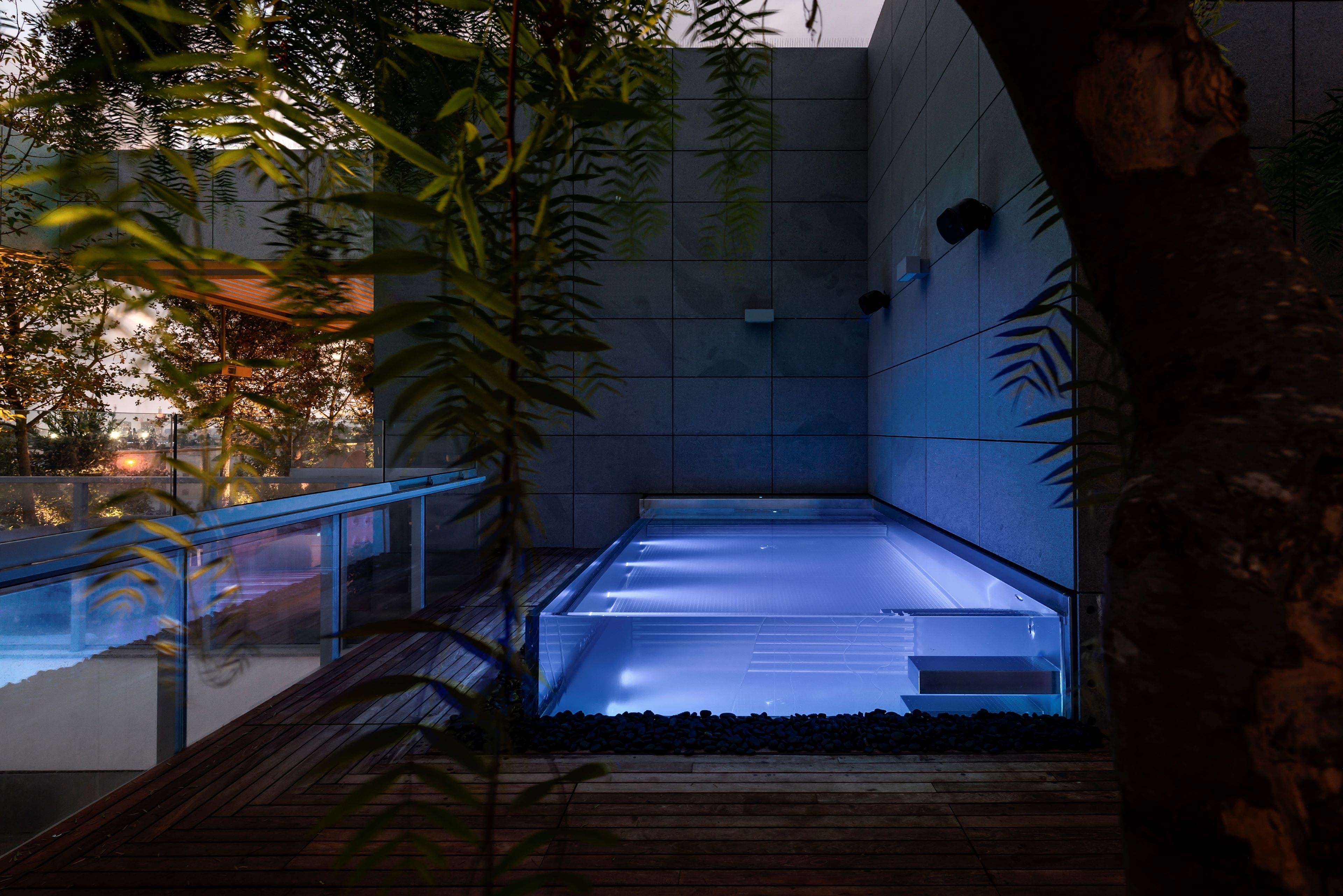 Bazén IMAGINOX so sklenenými stenami v Izraeli