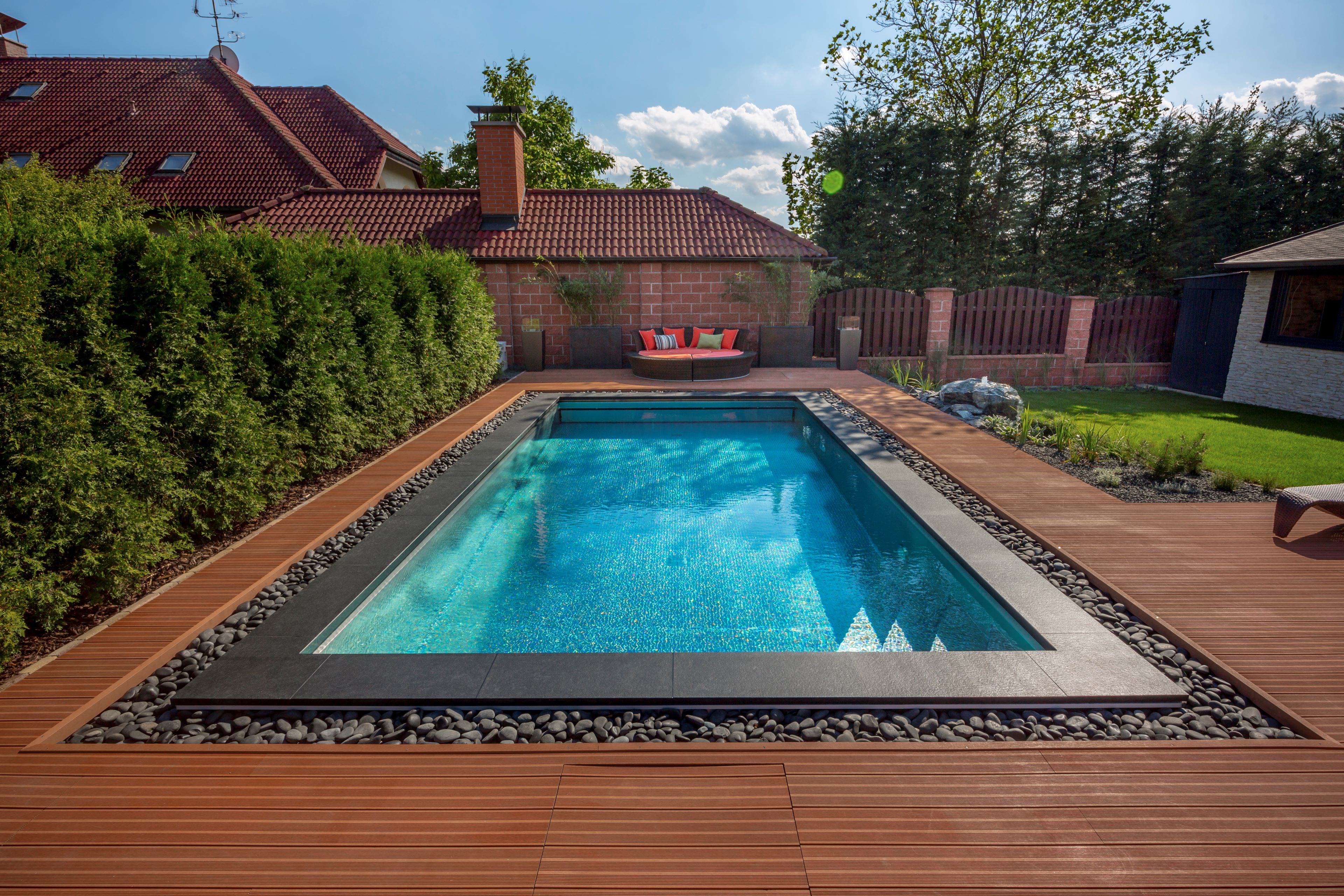 Stainless-Steel Pool with Hiden Overflow in the Garden