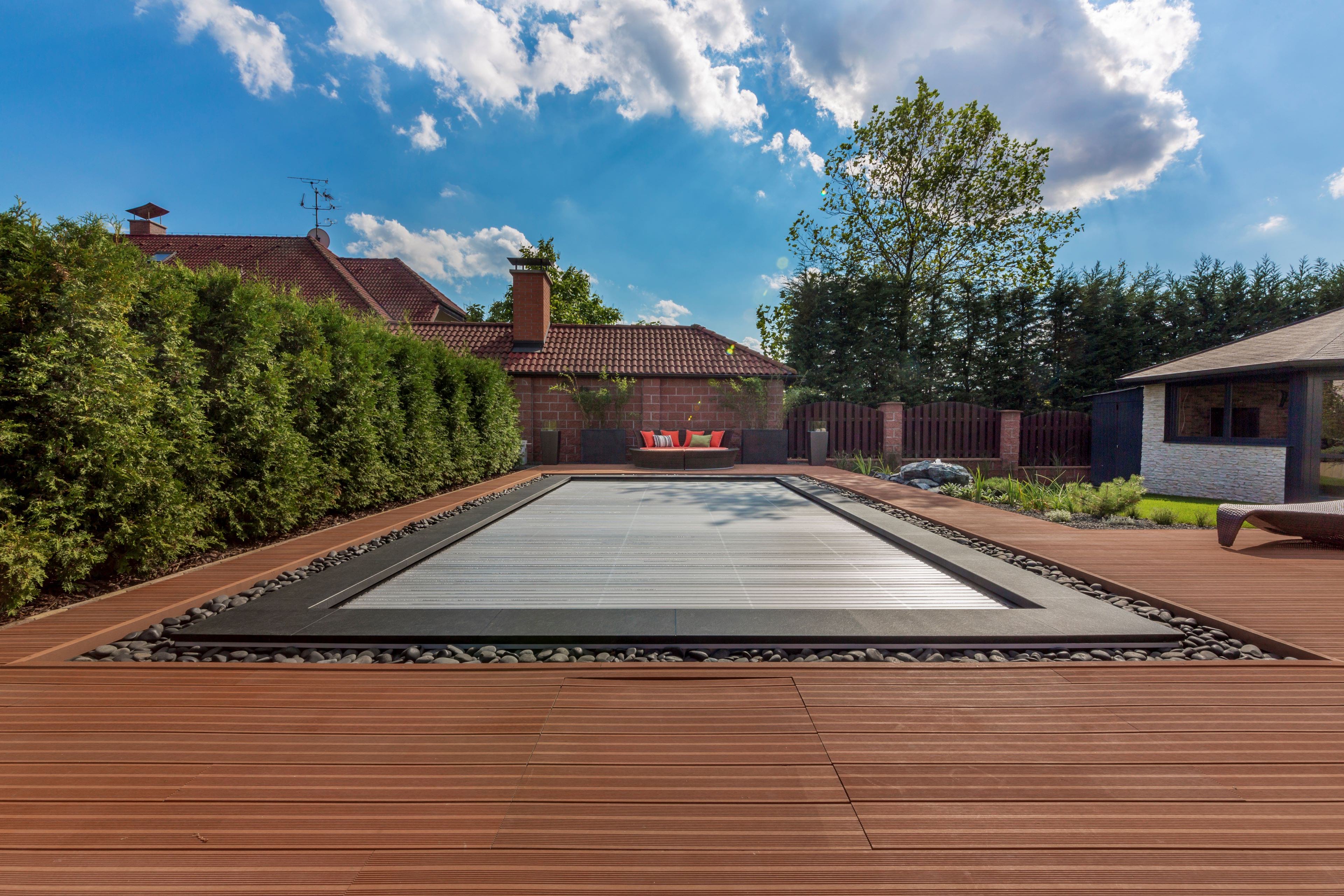 Stainless steel pool with pebble overflow