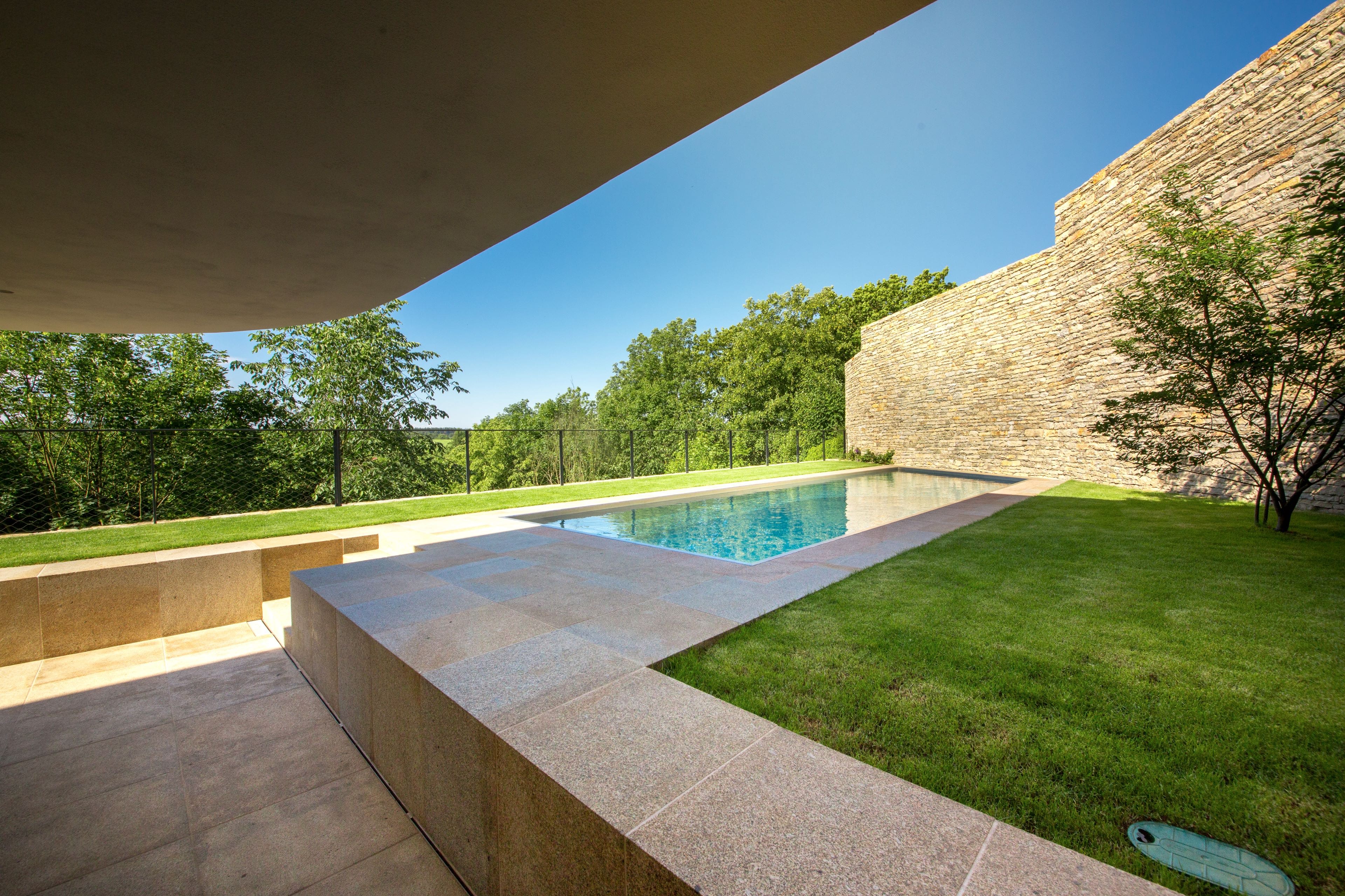 Privátna terasa s antikorovým bazénom IMAGINOX