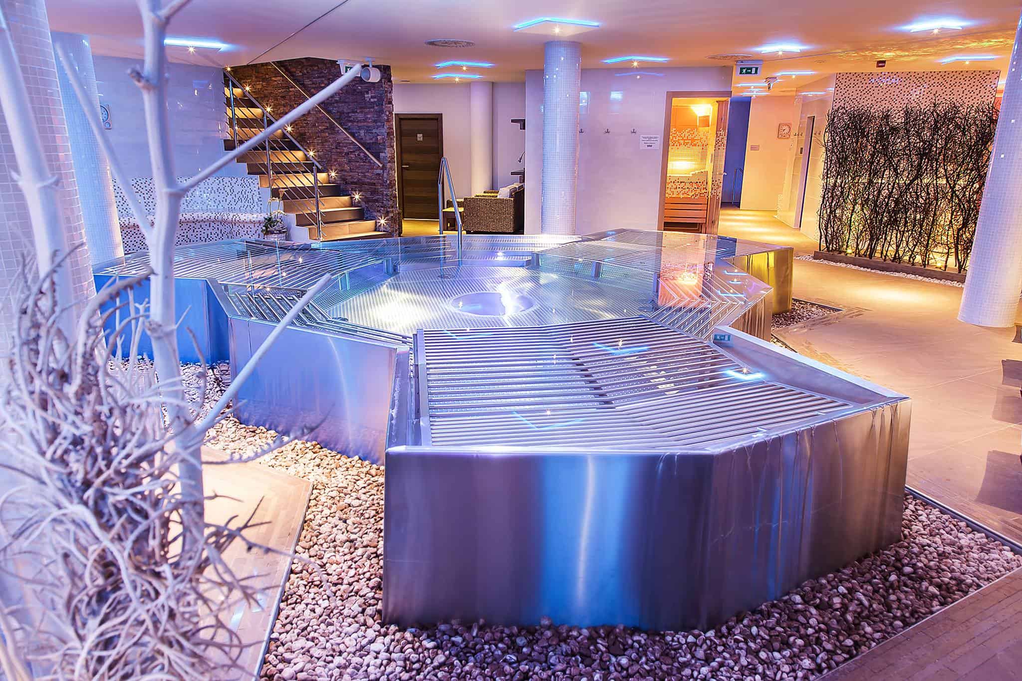 Modern wellness with luxury whirlpool by IMAGINOX