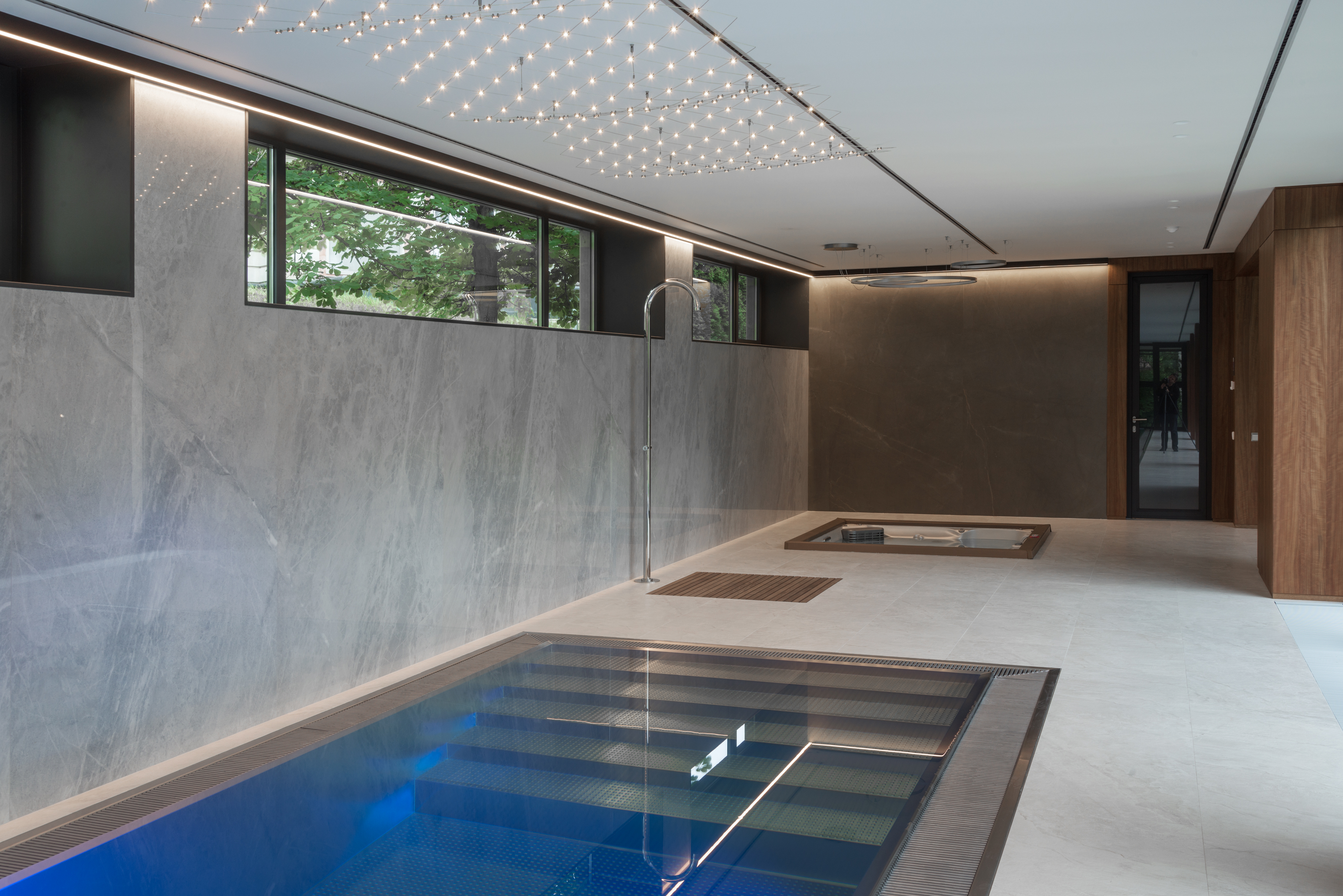 Vnitřní designové privátní wellness s bazénem IMAGINOX v úrovni terasy
