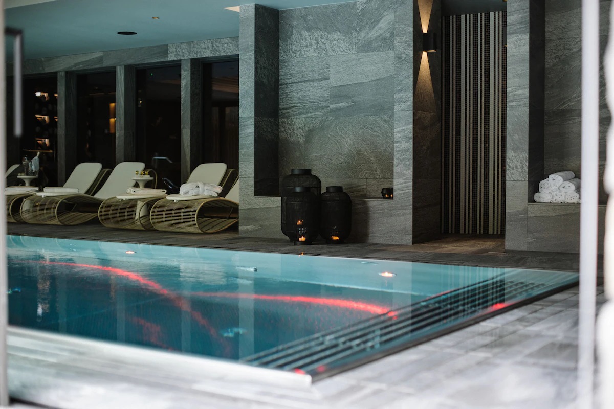 Modern design pool by IMAGINOX in luxury hotel wellness