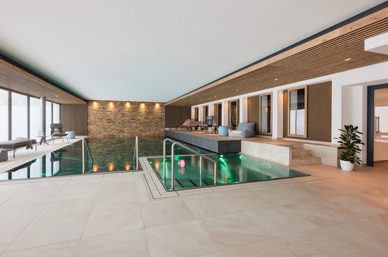 Moderní bazén IMAGINOX v luxusním hotelovém wellness
