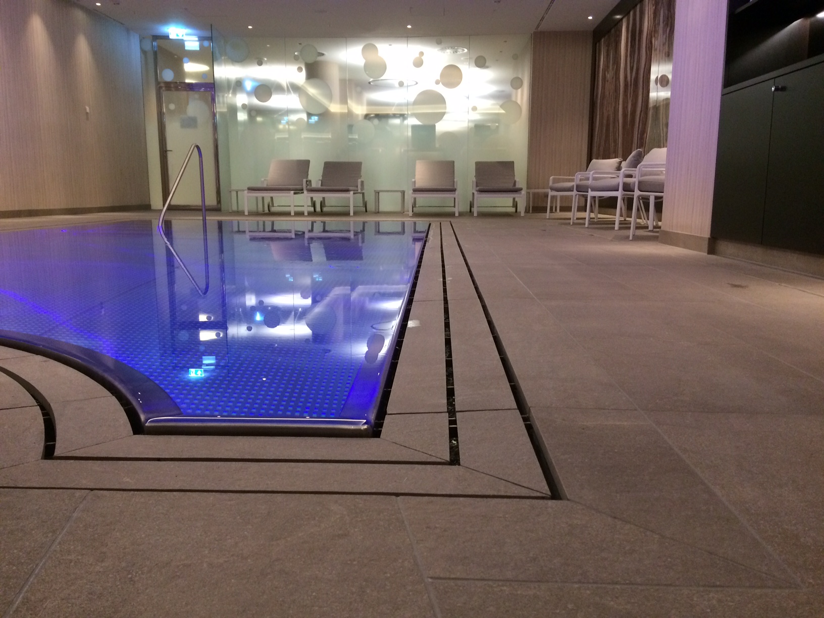 Design of overflow modern luxury swimming pool by IMAGINOX