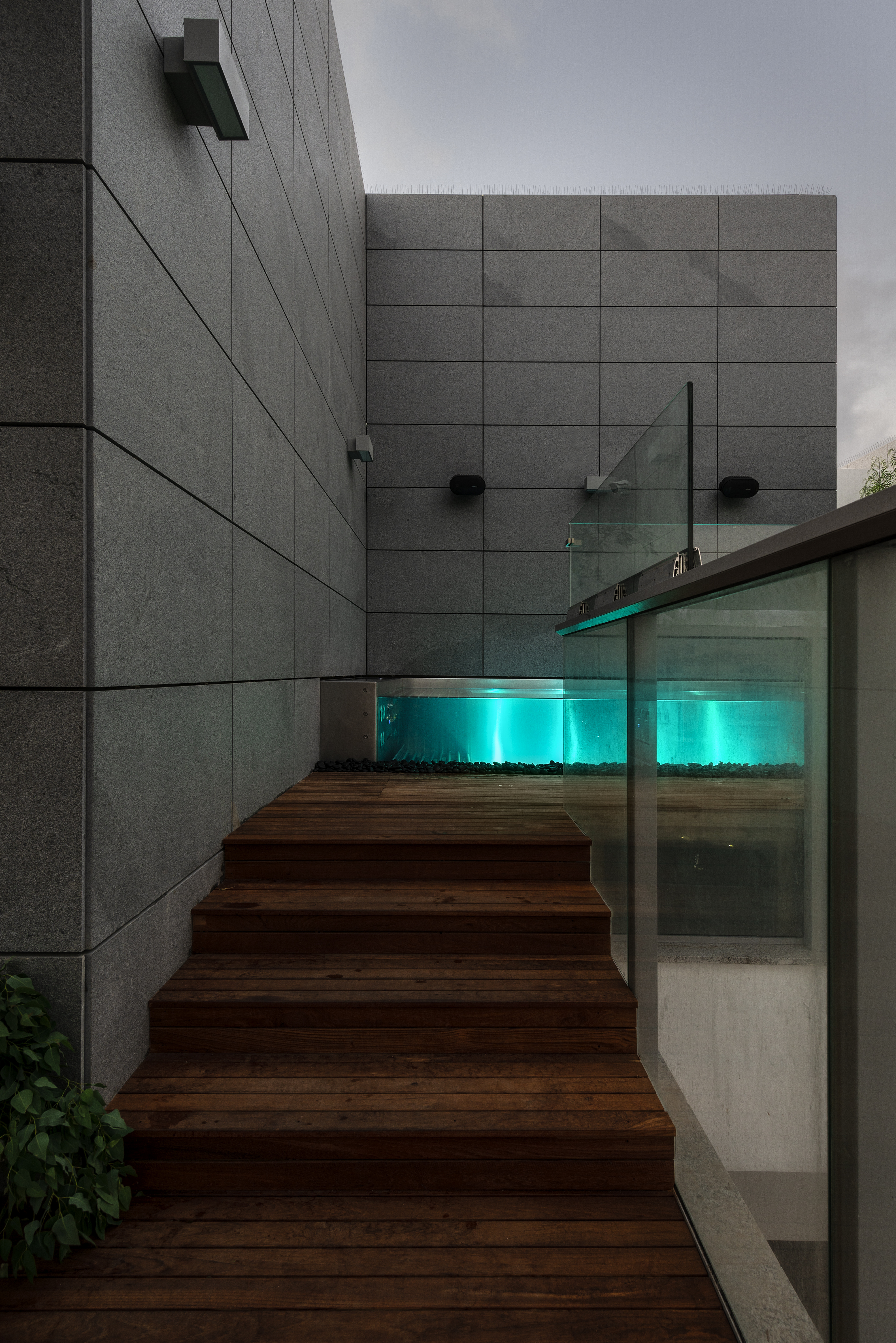 Терраса на крыше с дизайнерским бассейном IMAGINOX