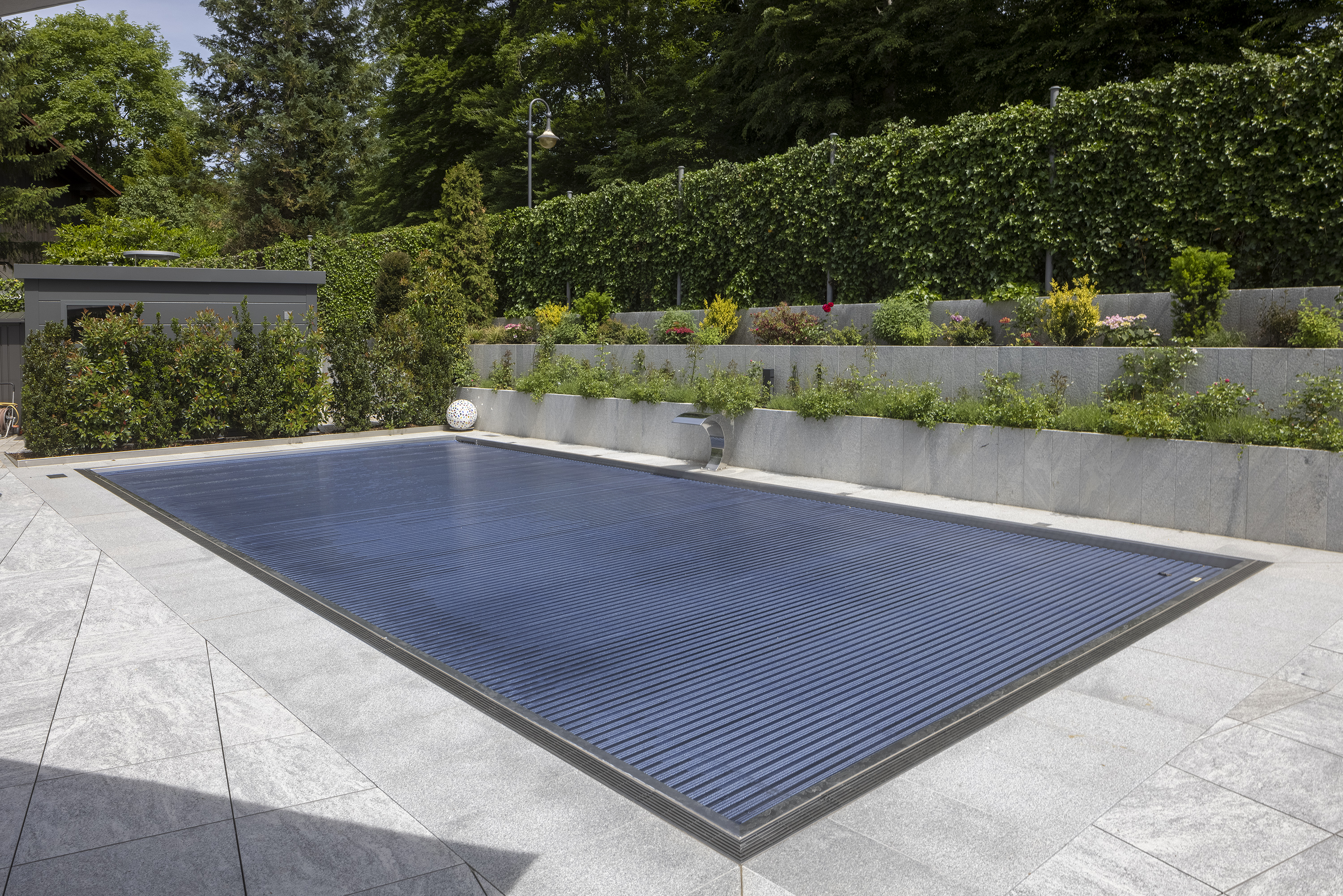 Imaginox stainless-steel pool on private garden O9
