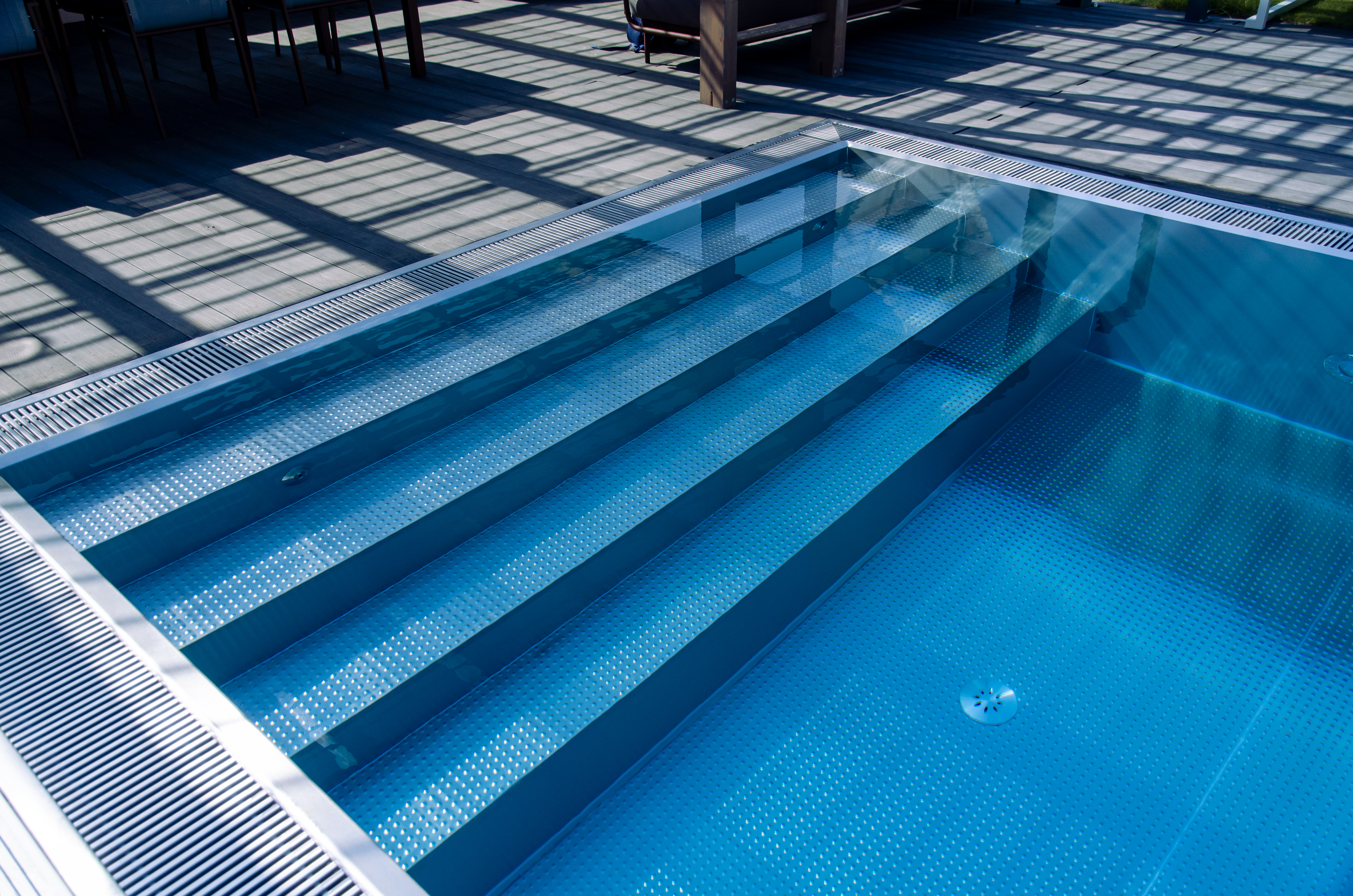straight wide staircase in stainless steel pool IMAGINOX